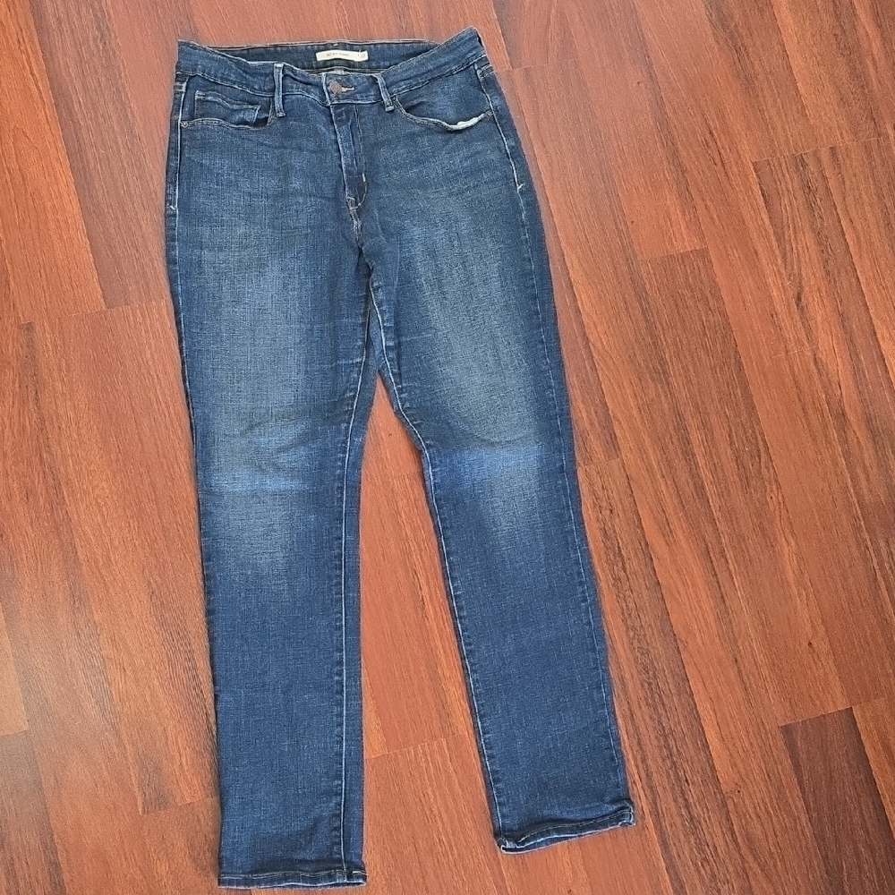 Women's Levi's Mid Rise Skinny Size 12 EUC